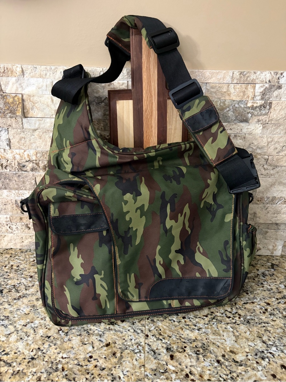 Men's Camouflage Messenger Bag - Green Camo Crossbody